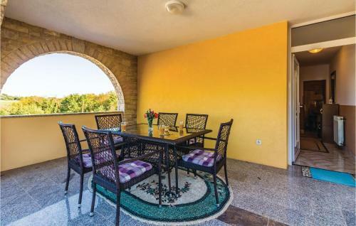 Two-bedroom Apartment Pula 04
