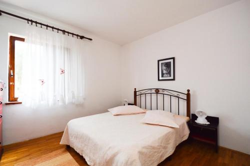 Four-bedroom Apartment In Stinjan I