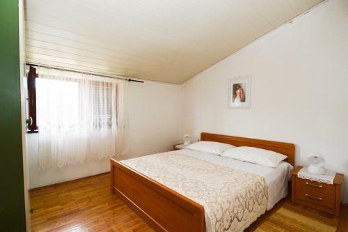 Four-bedroom Apartment In Stinjan I
