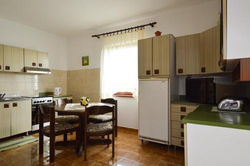 Four-bedroom Apartment In Stinjan I
