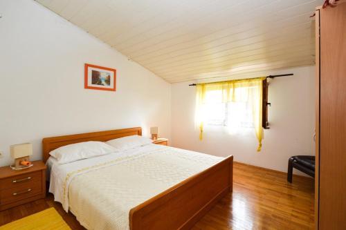 Four-bedroom Apartment In Stinjan I