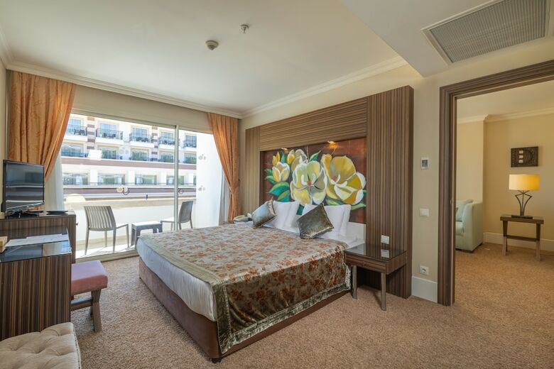 Hotel Crystal Deluxe Resort & Spa