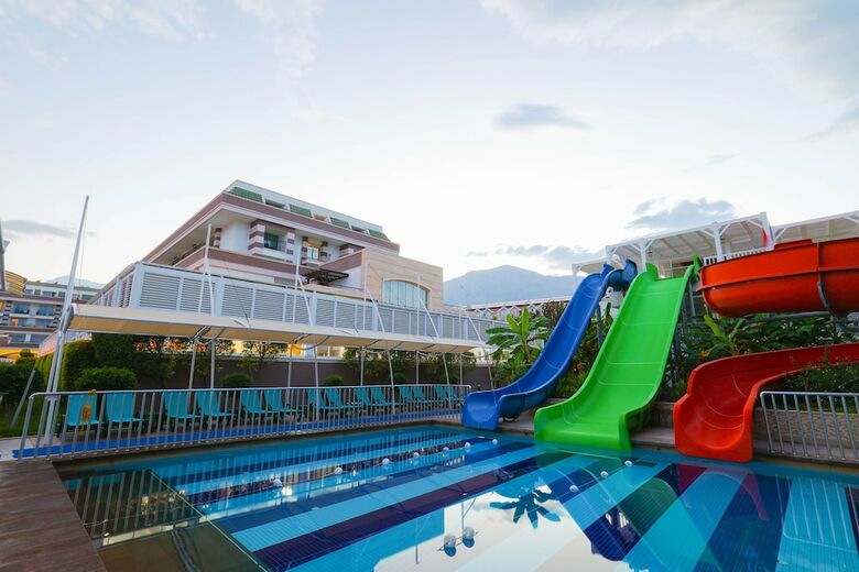 Hotel Crystal Deluxe Resort & Spa