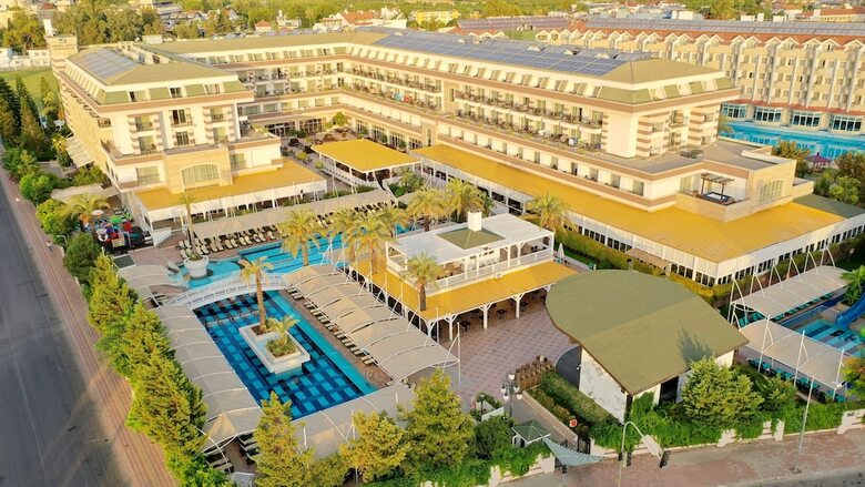 Hotel Crystal Deluxe Resort & Spa