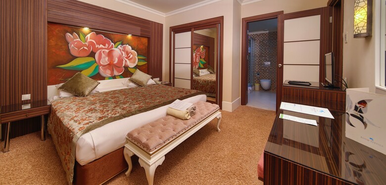 Hotel Crystal Deluxe Resort & Spa