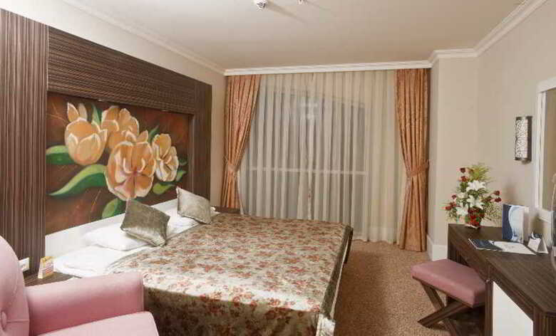 Hotel Crystal Deluxe Resort & Spa