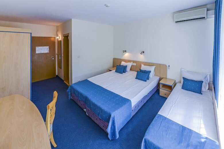 Holiday Park Hotel