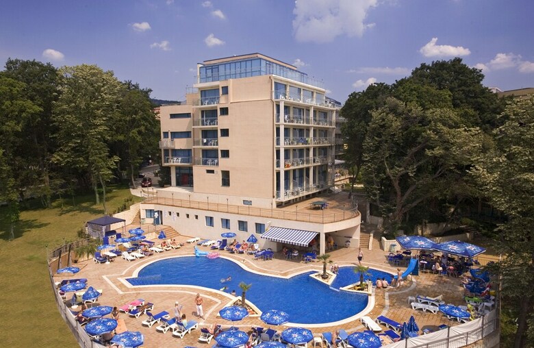 Holiday Park Hotel