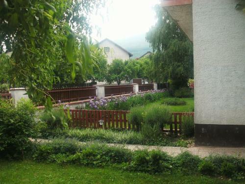 Hostal Holiday Home Nena