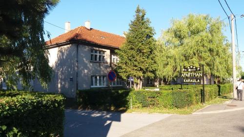 Hostal Holiday Home Nena