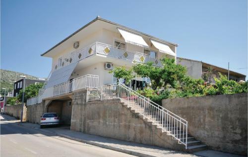 Two-bedroom Apartment Trogir With Sea View 03
