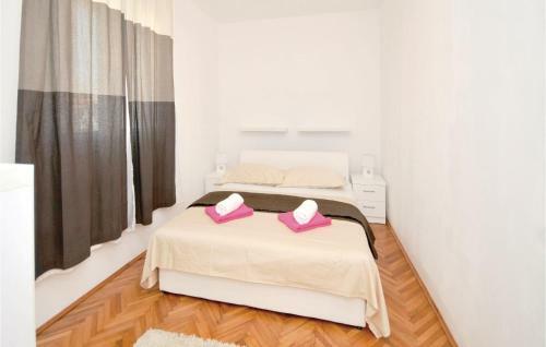 Two-bedroom Apartment Trogir With Sea View 03