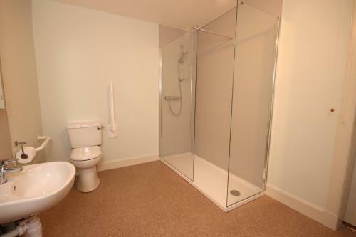 Hostal Inglestone House Guest House