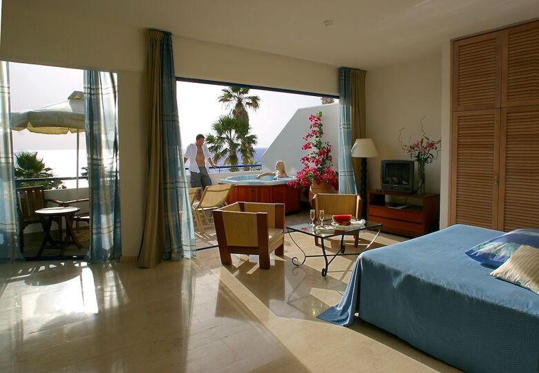 Hotel Azia Resort & Spa