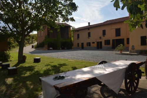 Bed & Breakfast Cascina Valtignosa Camere Con Vigna