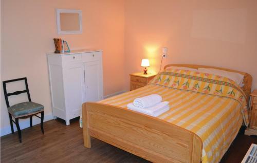 Two-bedroom Holiday Home Degagnac 0 04