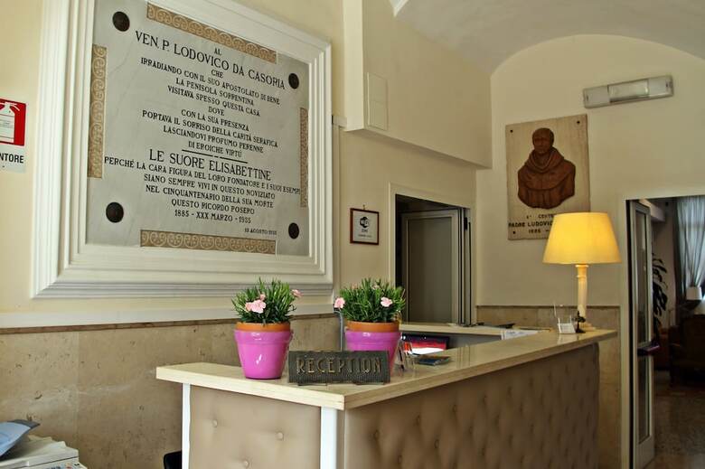 Hotel Sisters Hostel