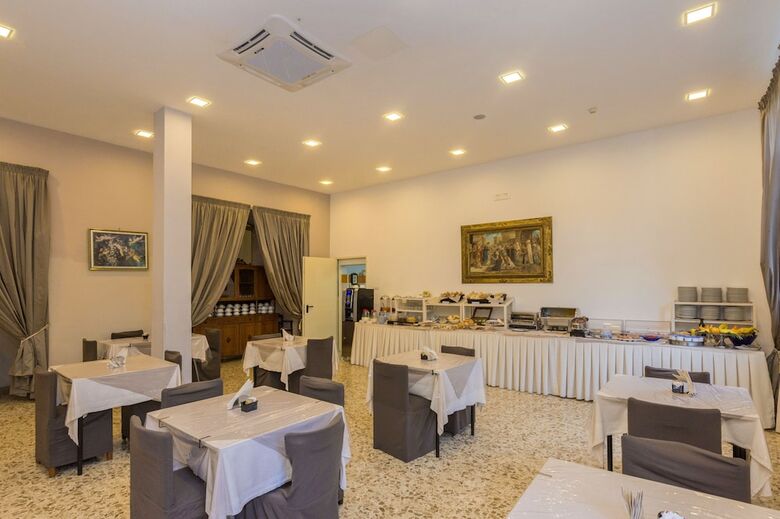 Hotel Sisters Hostel