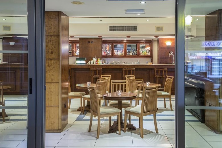 Manousos City Hotel
