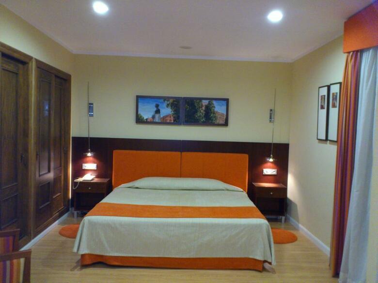 Hotel El Carmen (puente Genil)