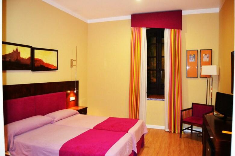 Hotel El Carmen (puente Genil)