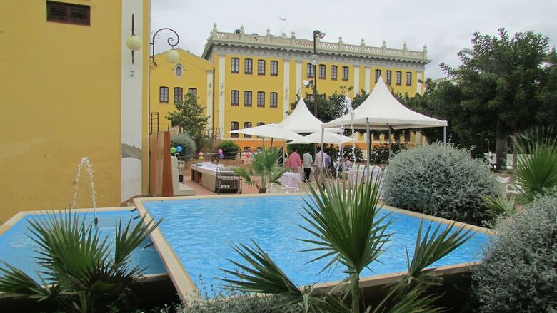 Hotel El Carmen (puente Genil)