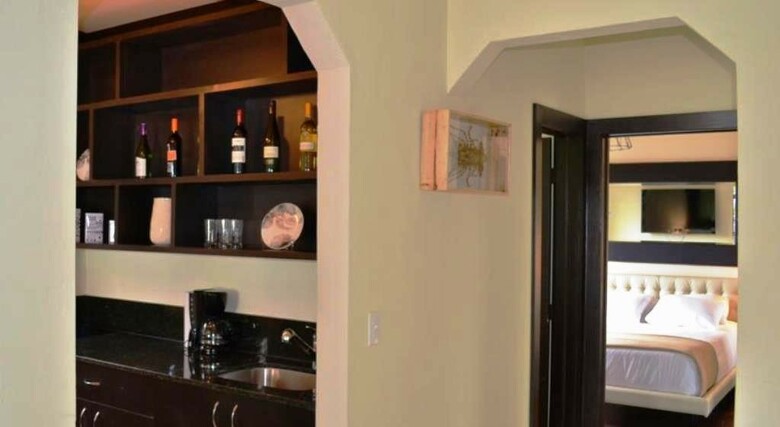 Hotel Lincoln Arms Suites