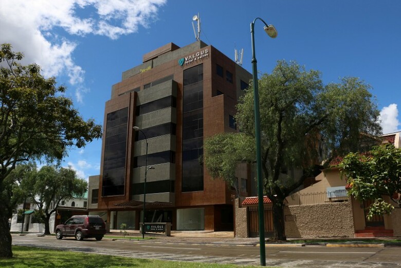 Valgus Hotel & Suites