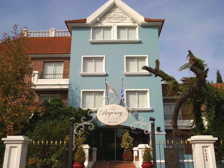 Hotel Regency Suites