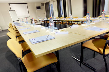 Hotel Kyriad Lyon Est - Bron Eurexpo Le Cottage