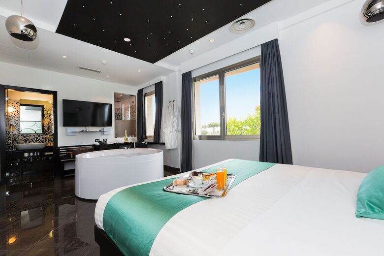 Jc Contemporary Hotel