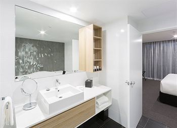 Avenue Hotel Canberra