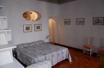 Rsh Spanish Steps Apartments