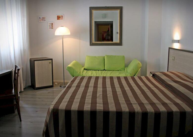 Hotel Magenta