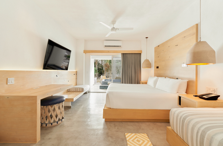 Bah�a Hotel & Beach Club