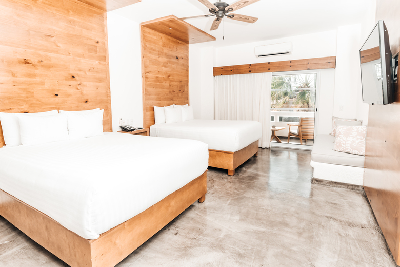 Bah�a Hotel & Beach Club