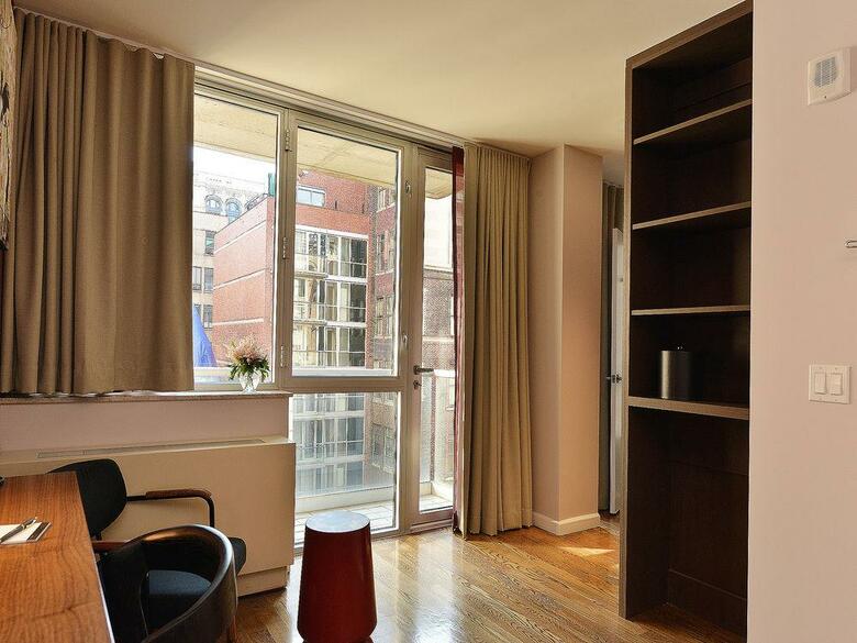Hotel 32 32