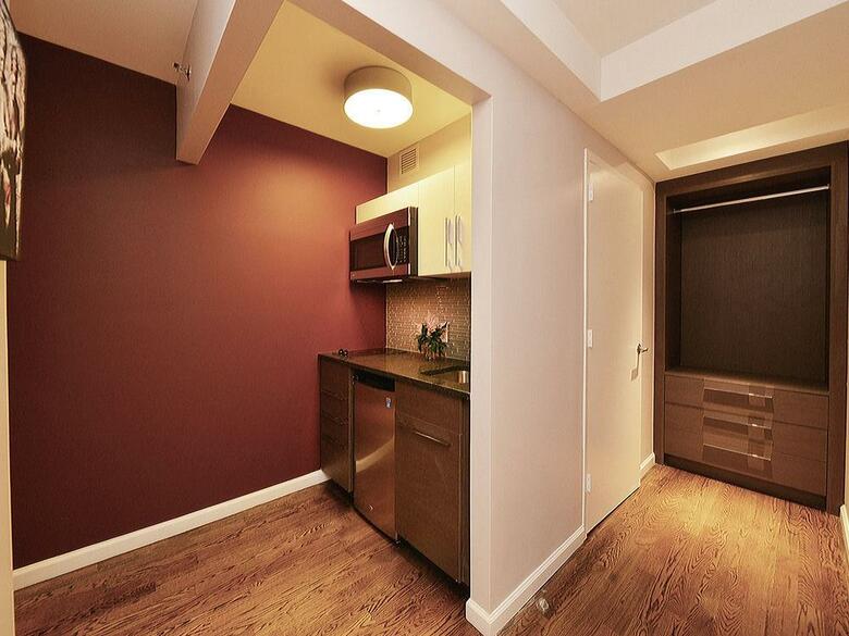 Hotel 32 32