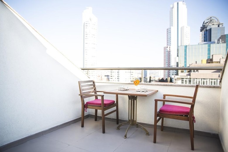 Grand Aras Hotel & Suites