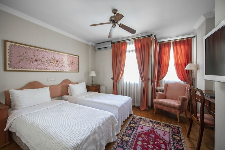 Hotel Sari Konak