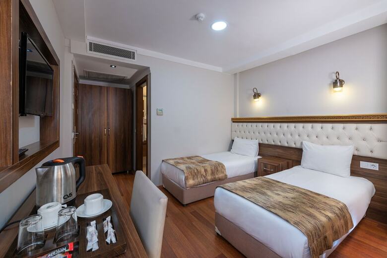 Aristocrat Hotel