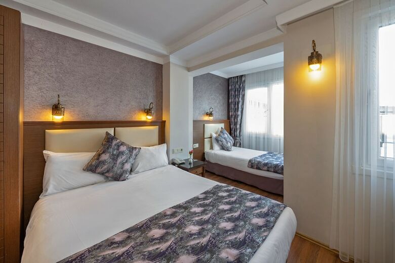 Aristocrat Hotel
