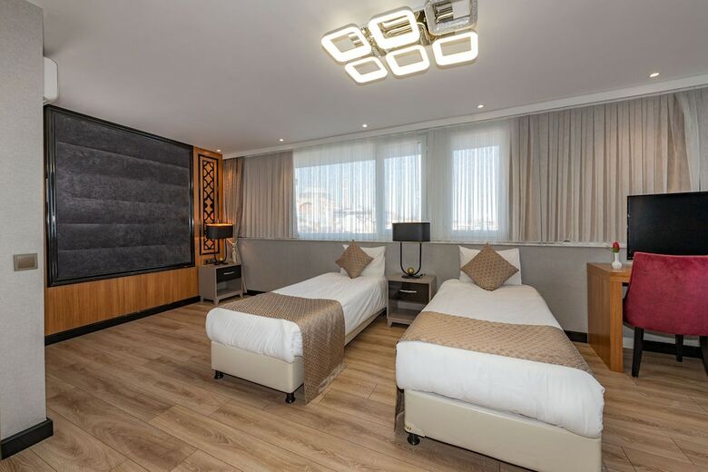 Aristocrat Hotel