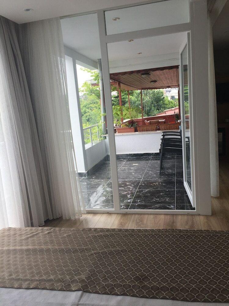 Aristocrat Hotel