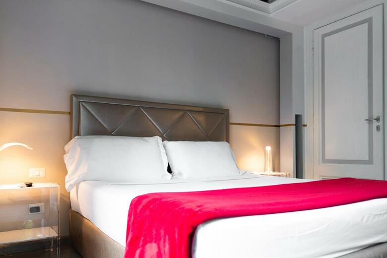 Hotel Luxury On The River