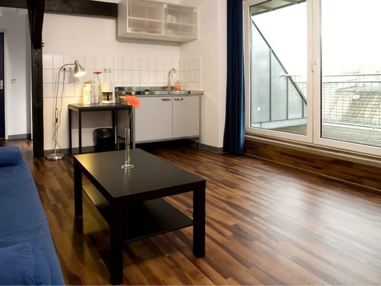 Hotel 103