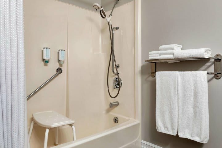 Hotel Travelodge Suites New Glasgow