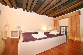 Hostal Florentia Suites