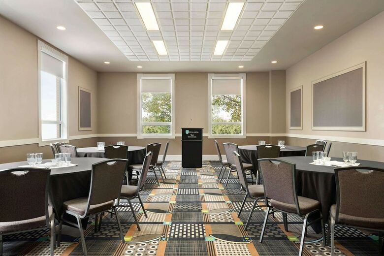Hotel Executive Royal Inn North Calgary