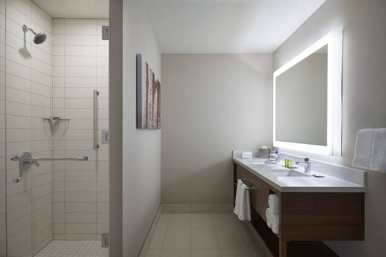 Hotel Doubletree By Hilton Toronto Airport